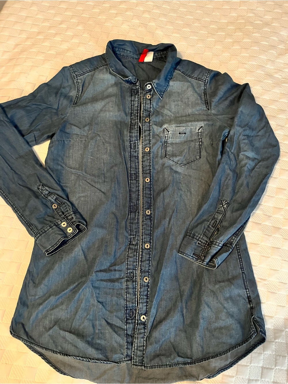 H&M women's light weight Denim Button-Down Shirt - sz 10